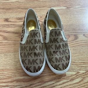 Barely worn Micheal Kors slip on sz 10